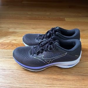 Mizuno Wave Riders 25